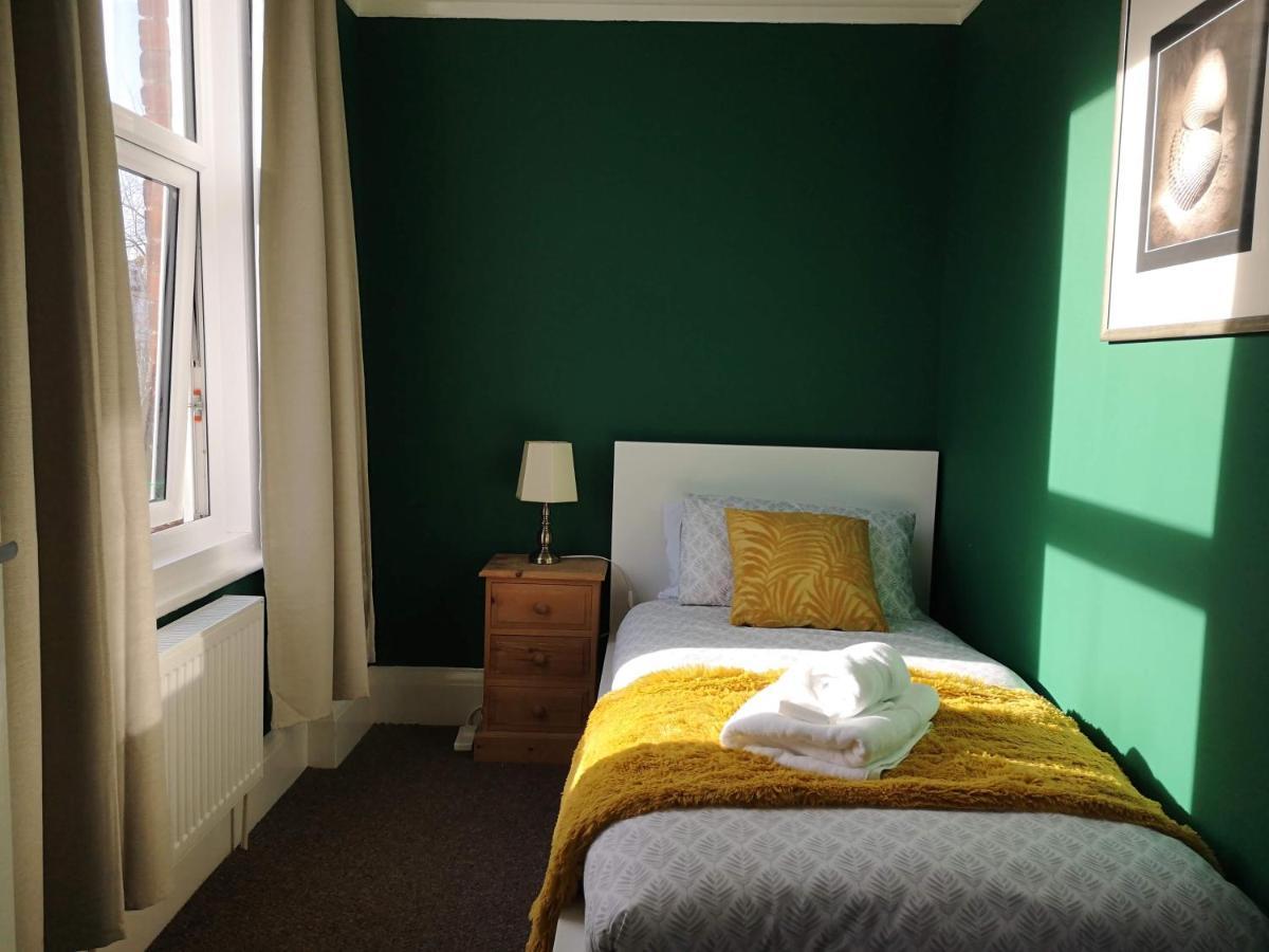 2 Bedroom Apartment At Kent Escapes Short Lets & Serviced Accommodation Kent, Bouverie Escape Folkestone With Wifi Екстер'єр фото